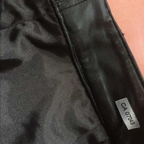 Fully lined soft black leather pants - Picture 3 of 6